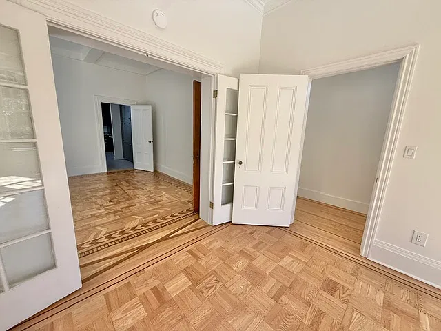 2 bed, 1.5 bath, 1230 sqft, $9,500 — Photo 4