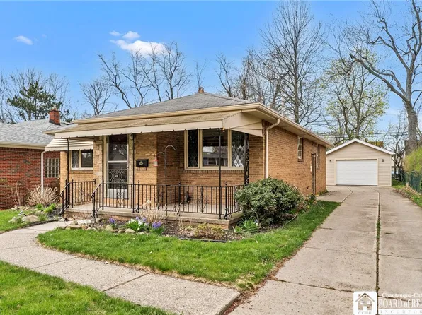 435 Walton Dr, Cheektowaga, NY 14225