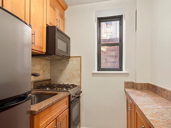 5th image of 104 E 37th St APT 1C