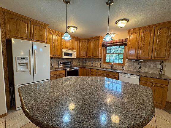 4th image of 330 N Lake Blvd