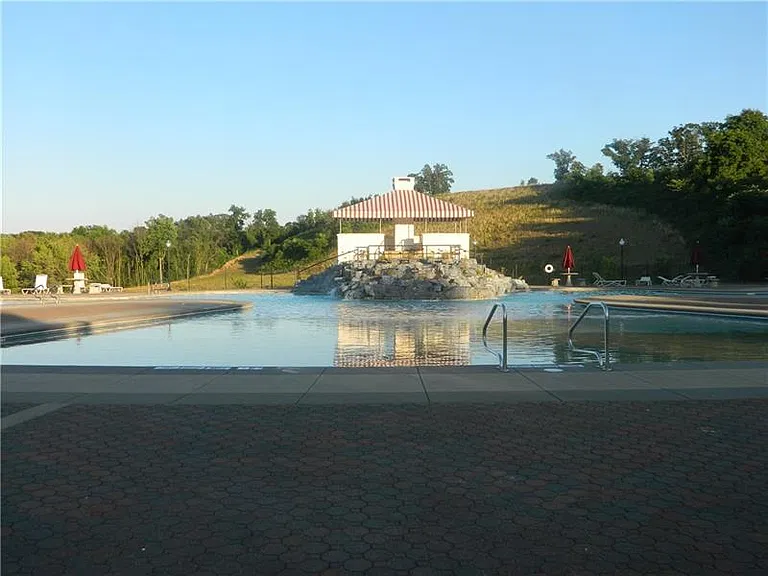 602 Pointe View Dr — Photo 16