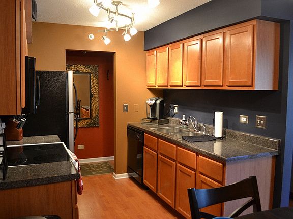 3rd image of 2636 Pirates Cv APT 2