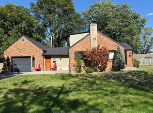 2380 Cabana Rd W, Windsor, ON N9G1E3