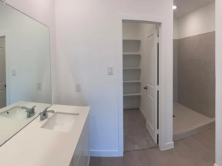 545 Shoreview Dr — Photo 12