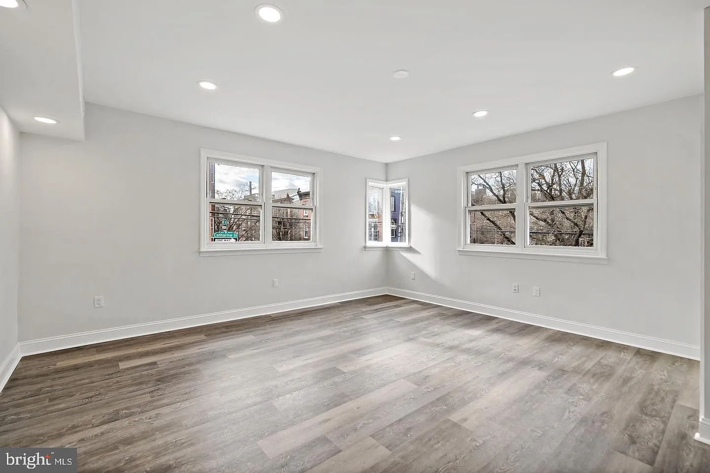 2 bed, 2.0 bath, 1100 sqft, $2,600 — Photo 2