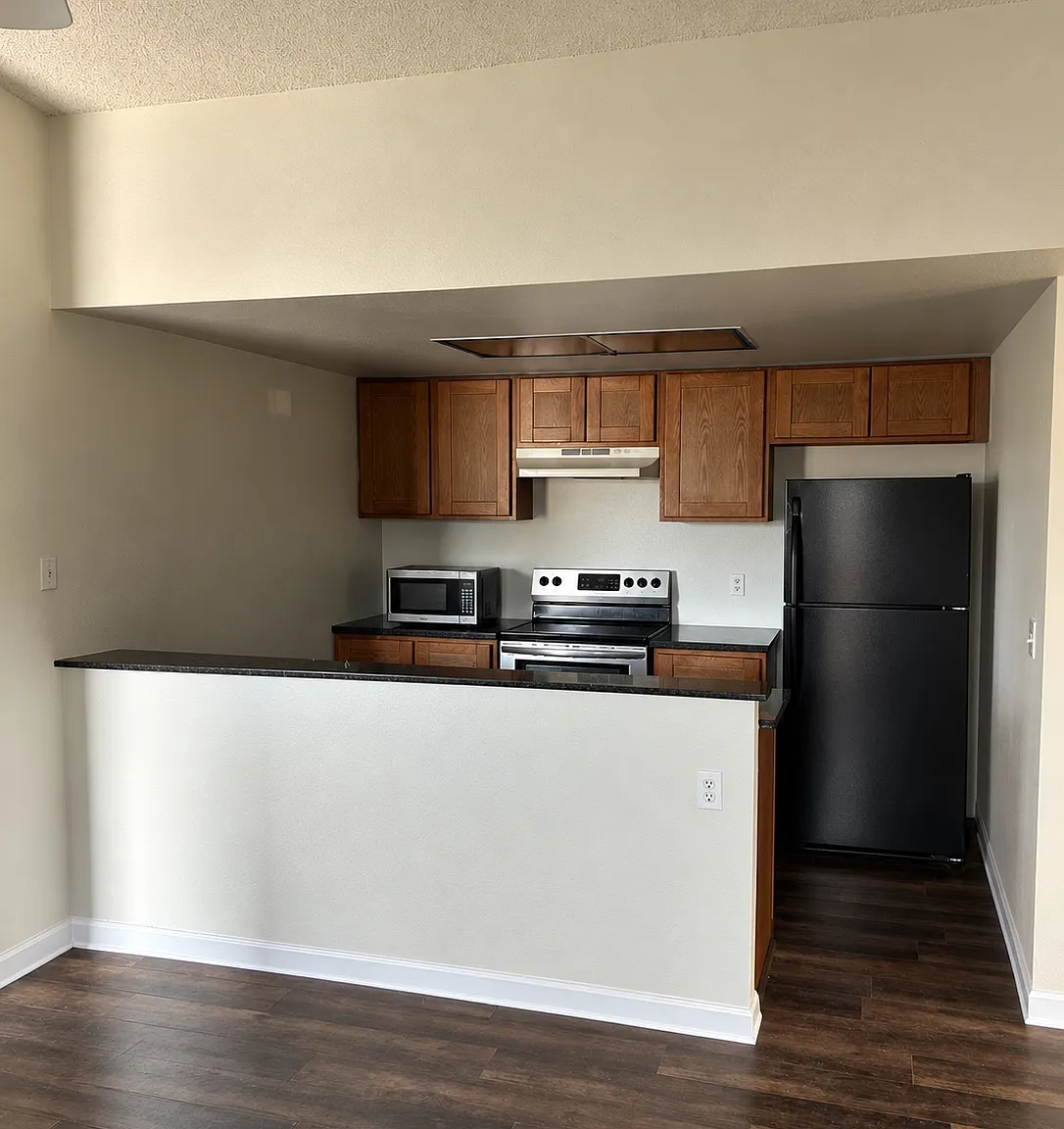 2 bed, 943 sqft, $2,050 — Photo 1