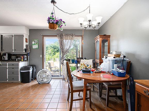 3rd image of 4903 Pioneer Dr