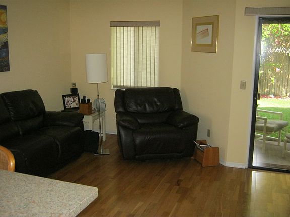 5th image of 325 River Chase Dr