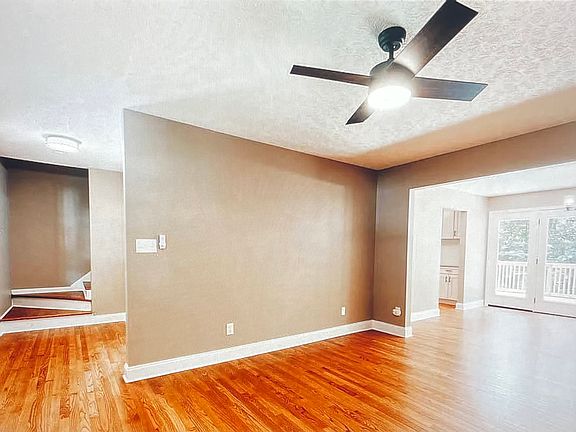 3rd image of 1324 E Woodshire Dr