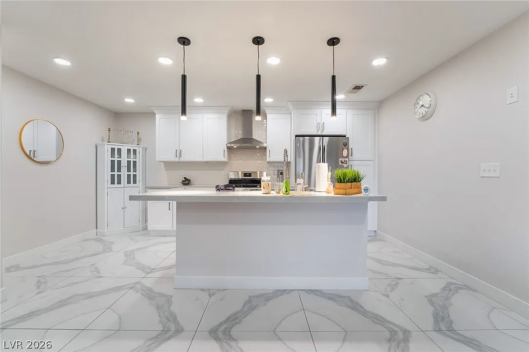 1 bed, 752 sqft, $1,695 — Photo 1