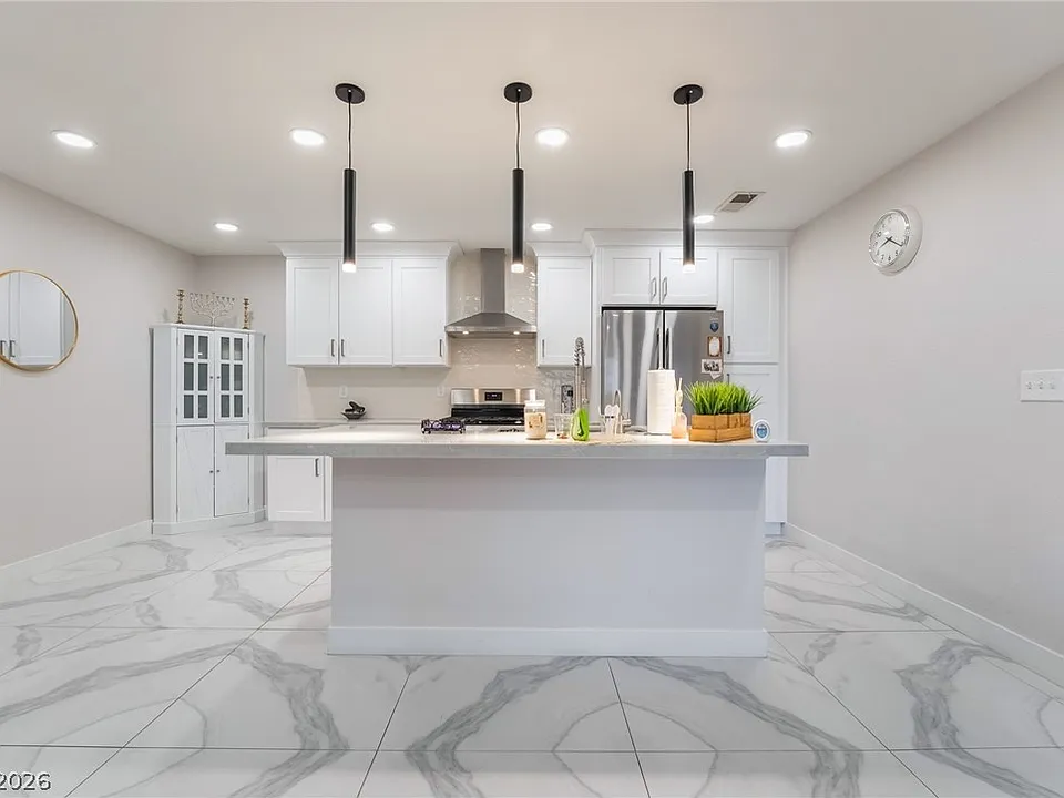 2200 Fort Apache Rd #1038