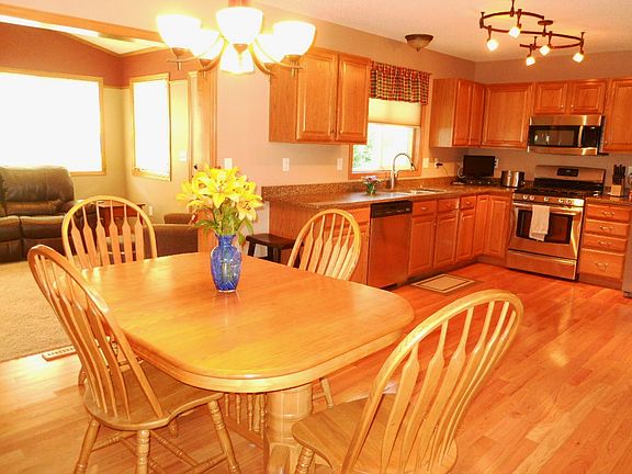 3rd image of 3420 Vista Ct