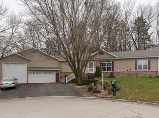 108 Monk Ct, Monticello, IA 52310