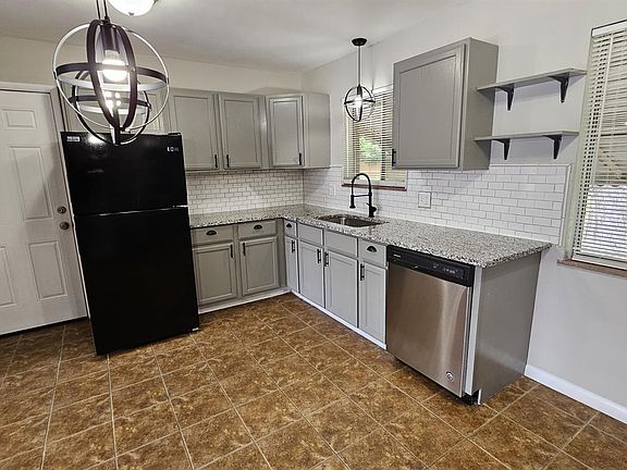 3rd image of 3300 Greenway Ave