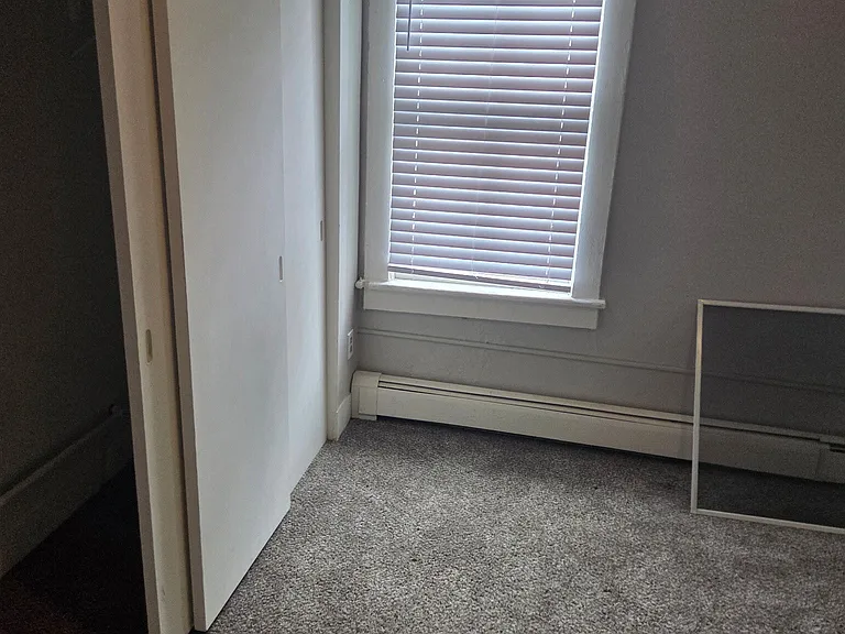 411 Barney St — Photo 4