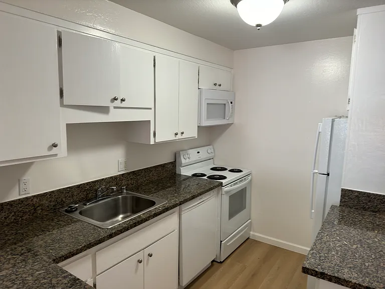 366 Bellevue Avenue — Photo 10