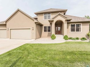 1200 S Tayberry Ave, Sioux Falls, SD 57106