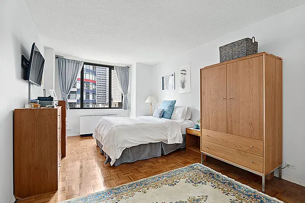 Sold by Compass | media 21