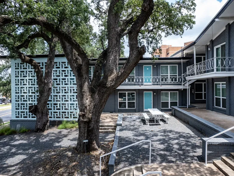 River Oaks — Photo 44