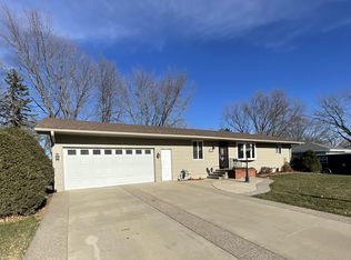 1608 Mitchell Dr, Faribault, MN 55021