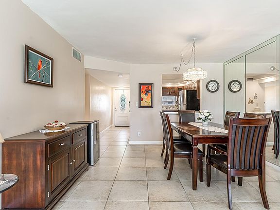4th image of 411 S Hollybrook Drive #203