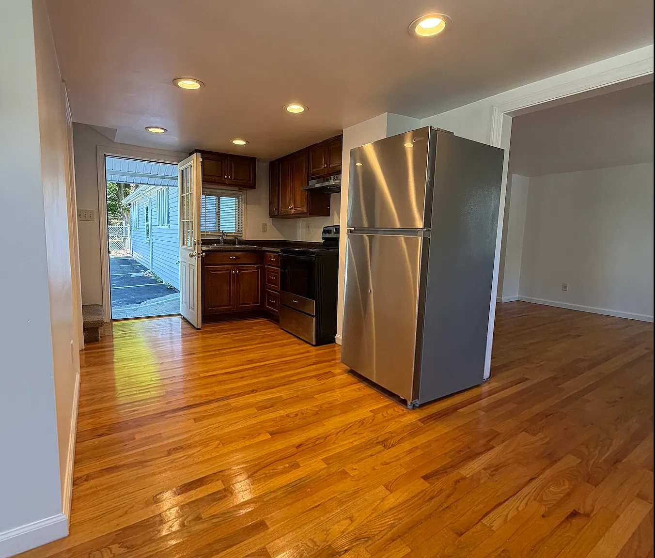 2 bed, 750 sqft, $1,600 — Photo 4