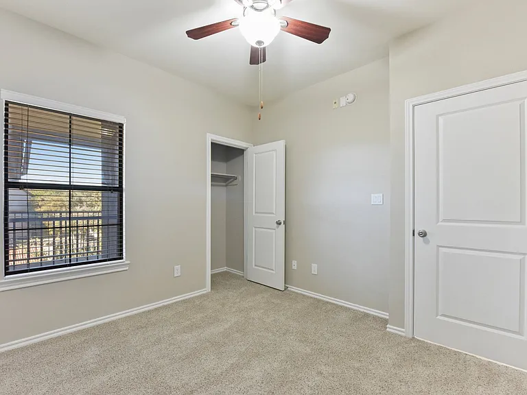 Waters Edge Apartment Homes — Photo 129