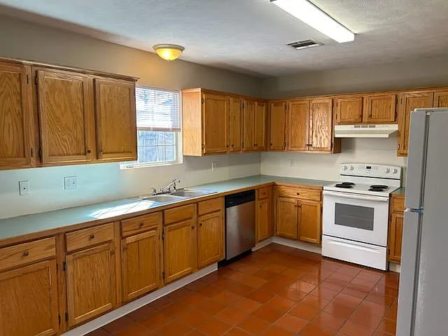 3 bed, 1800 sqft, $1,400 — Photo 4