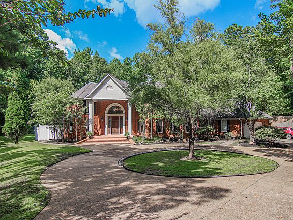 2nd image of 1815 Pine Knoll Dr