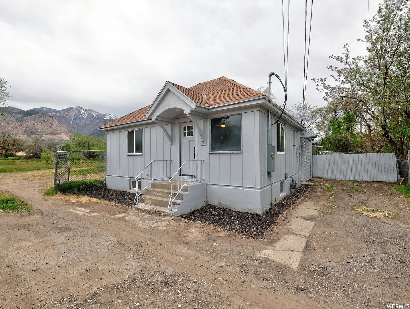 Price dropped ready to go! Don't miss out on this 3 bedroom home — Photo 2