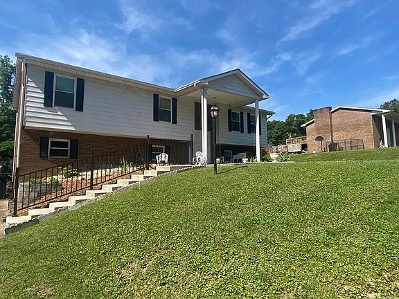 2nd image of 2803 Camellia Dr