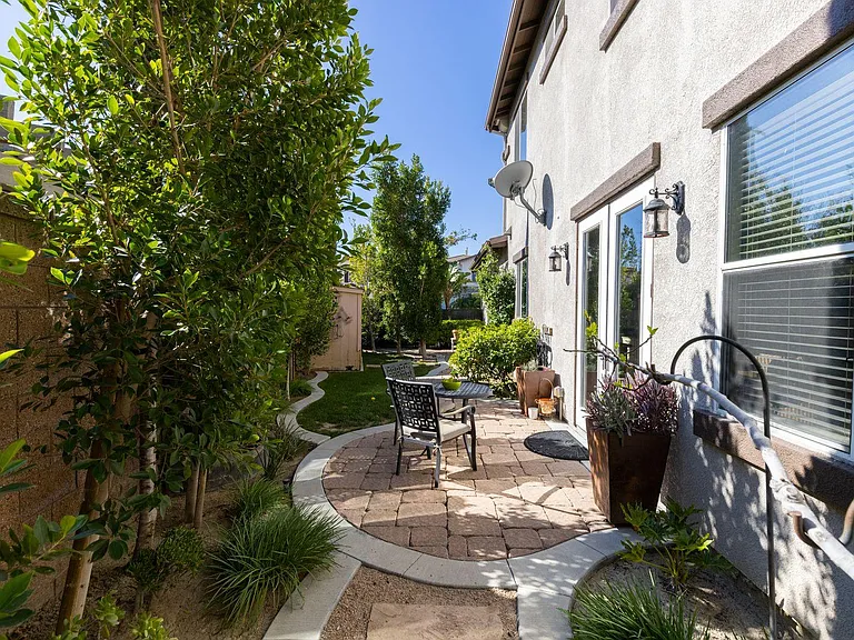 18652 Topanga Canyon Rd — Photo 30