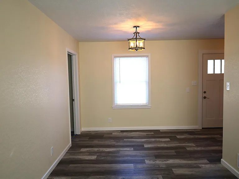 210 W 24th Ave — Photo 5