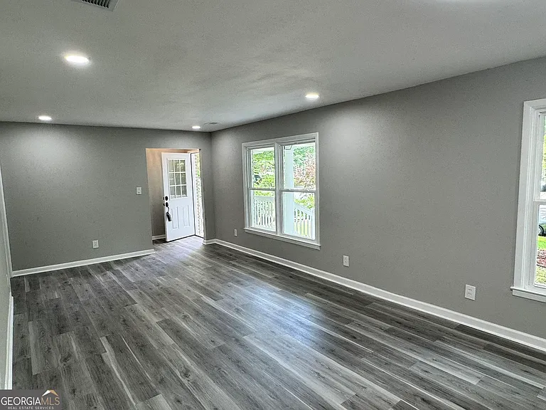1508 Vancouver Dr — Photo 11