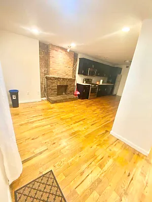 Rented by Delmark Realty LLC | media 10