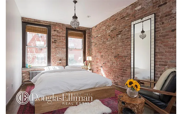 Sold by Douglas Elliman | media 22