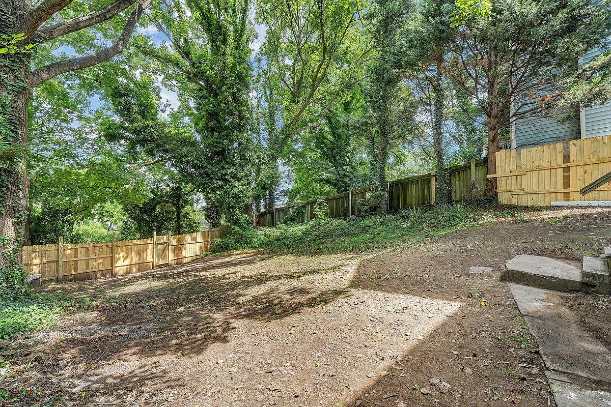 614 Elm Ave SE — Photo 3