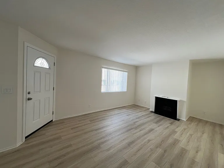 1350 Glenwood Rd #5 — Photo 4