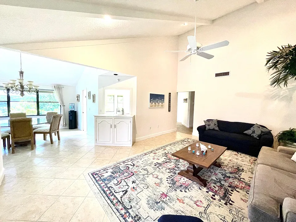 5704 Doral Dr