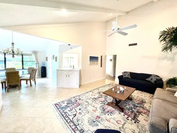 5704 Doral Dr, Sarasota, FL 34243