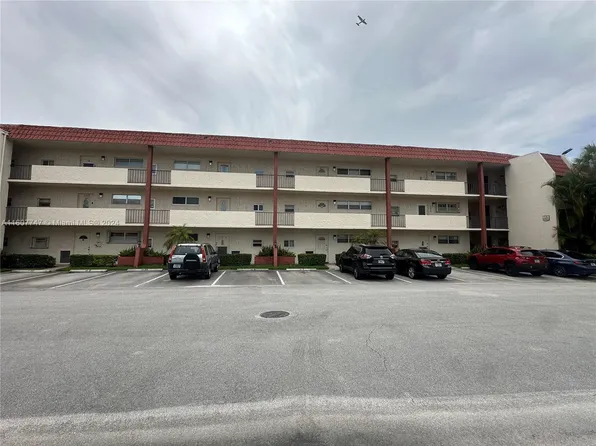 9823 S Hollybrook Lake Dr APT 107, Pembroke Pines, FL 33025