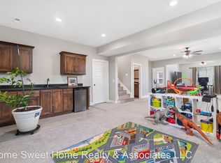 727 E Eleven Point Ln, Nixa, MO 65714