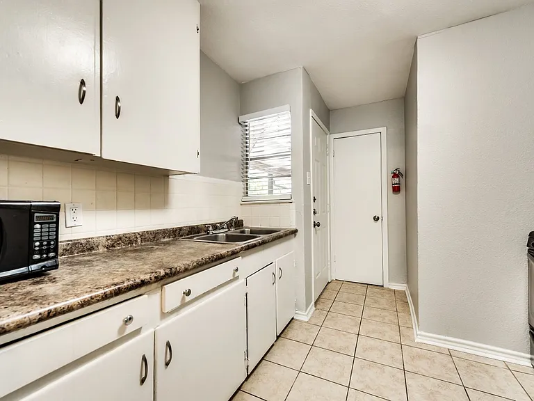 4602 Swiss Ave — Photo 13
