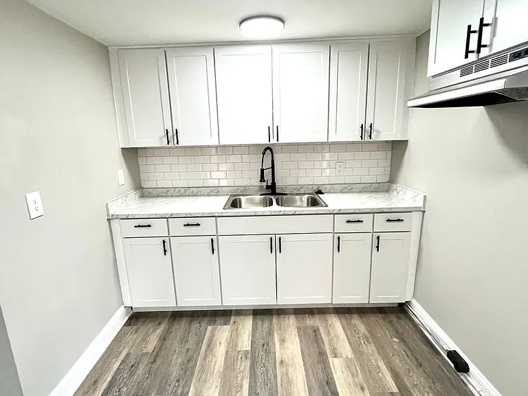 Whitfield Apartments — Photo 8