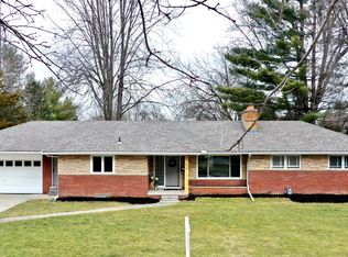 90 Shoreham Rd, Grosse Pointe Shores, MI 48236