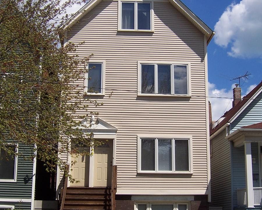 Building front....unit on top floor!