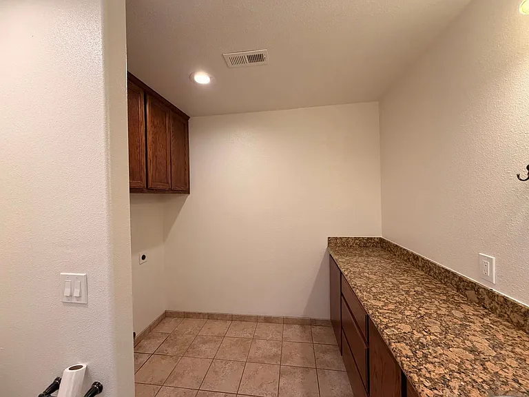 Steinegul Rd — Photo 16