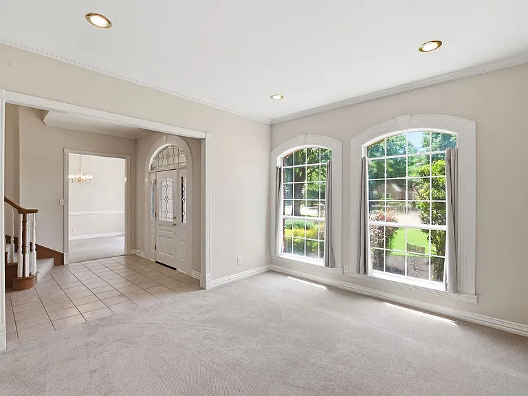1020 Highland Oaks Dr — Photo 4