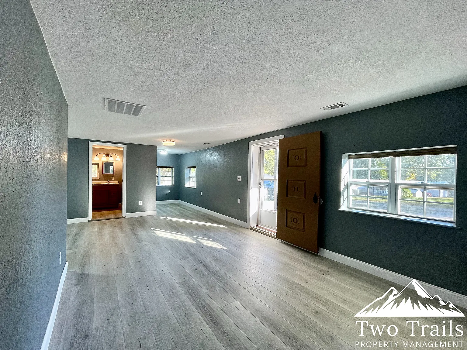 3 bed, 1273 sqft, $1,800 — Photo 3