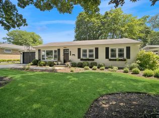 505 Pine Ct, Lake Bluff, IL